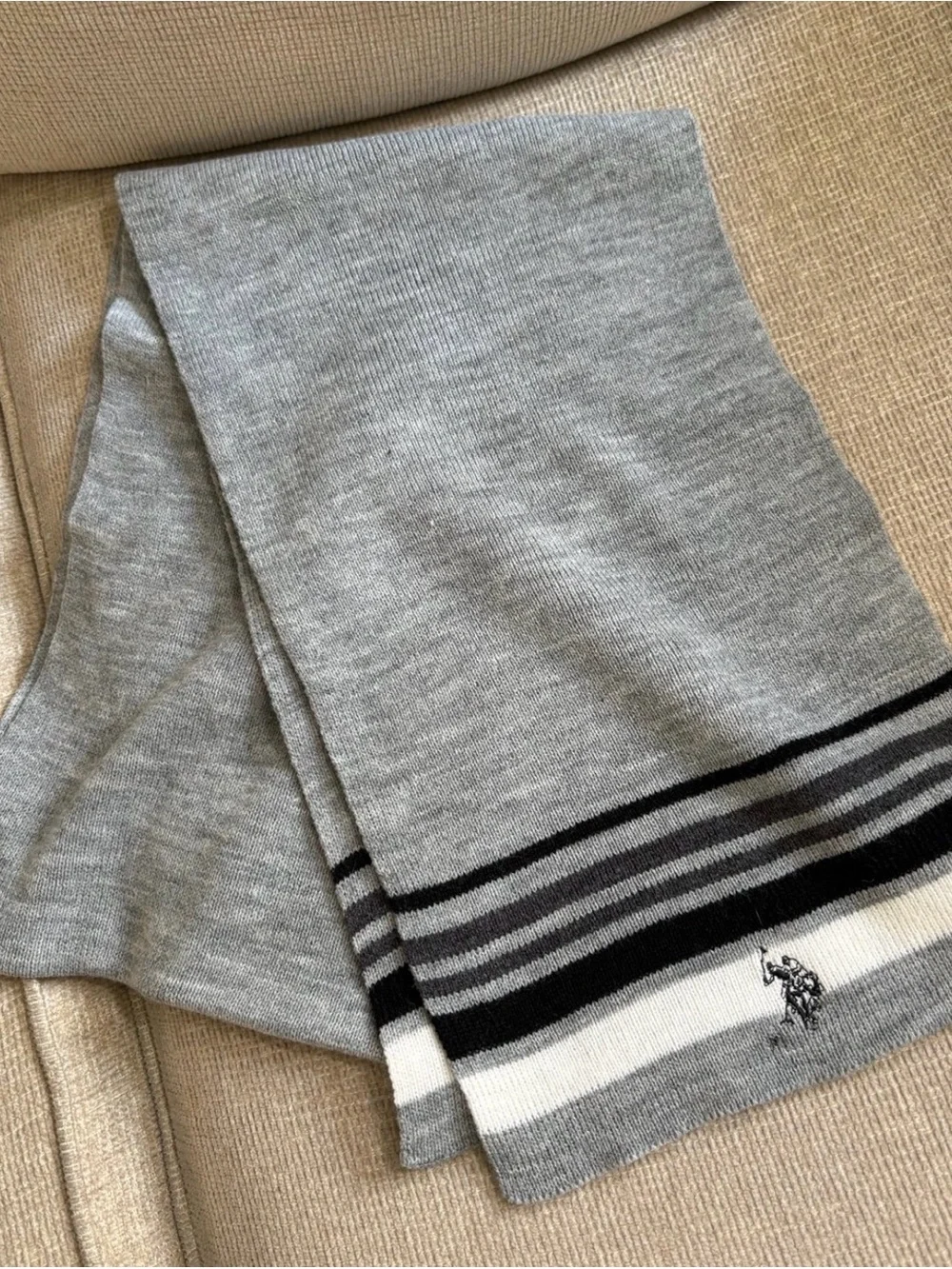 U.S. Polo Assn. Men’s Grey & Black knit Scarf
